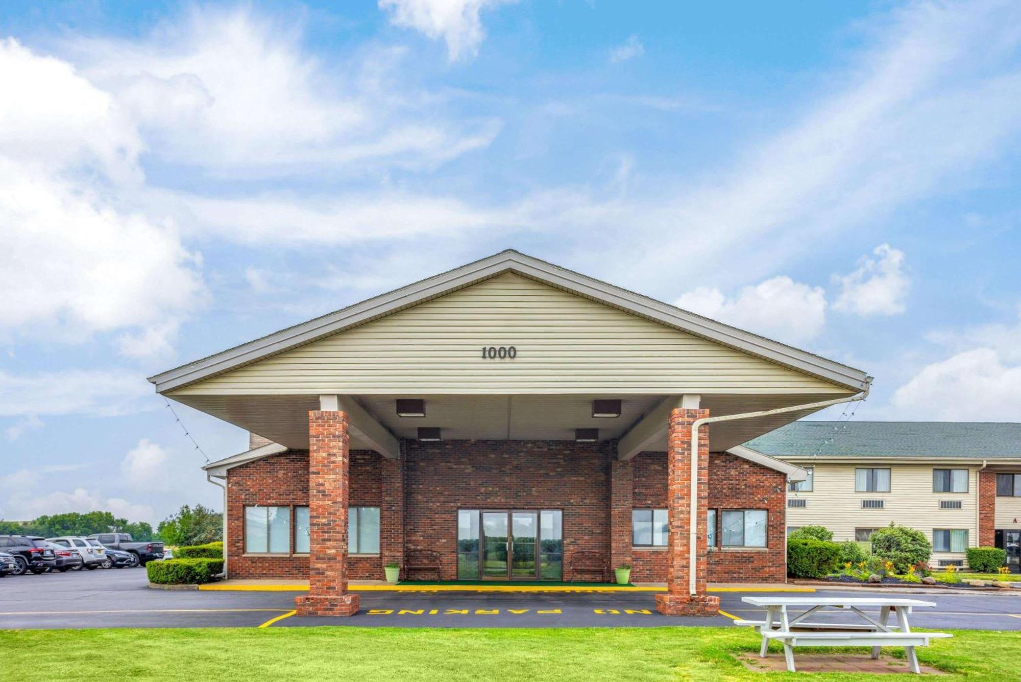 Super 8 By Wyndham Henrietta/Rochester Area Exterior photo